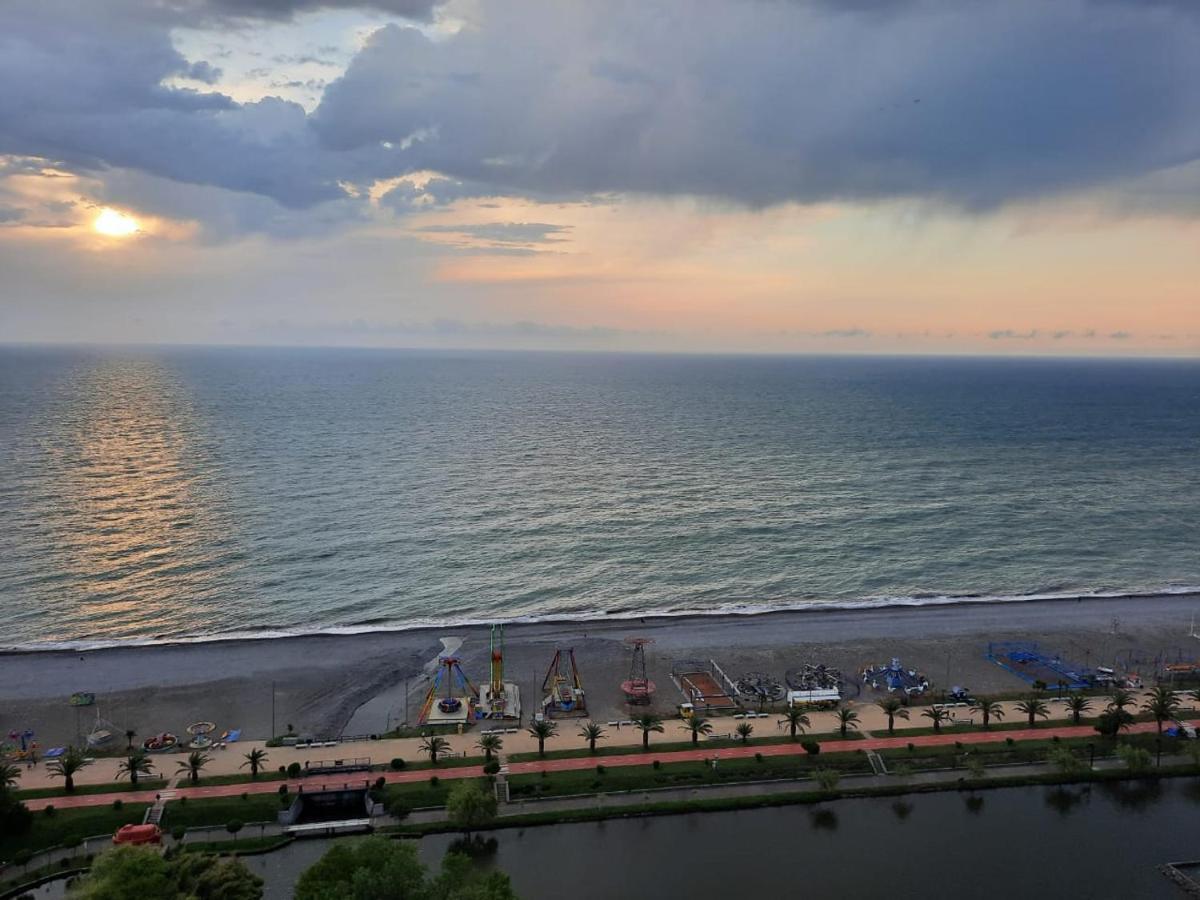 Twins Tower Orbi City Batumi Bagian luar foto